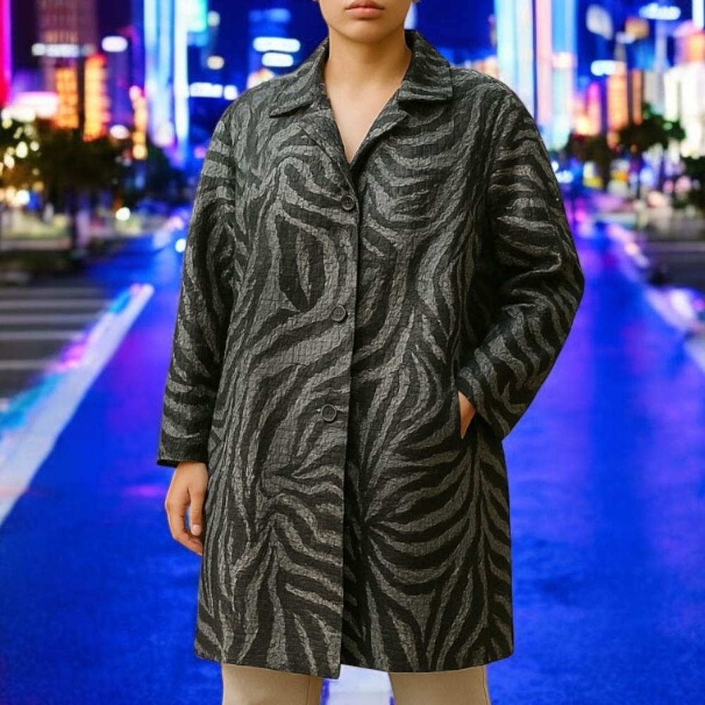 Selene Sport Black and Gray Patterned Coat